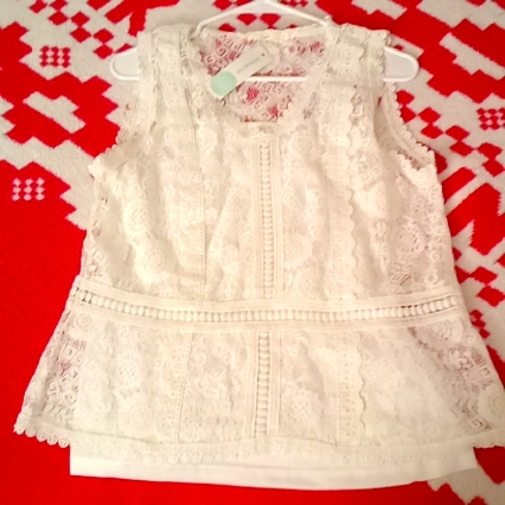 Beautiful White Diana Lace Sleeveless Top w underlayment tank top